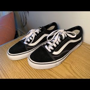 Women’s black and white vans